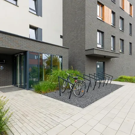 Praga With Parking Podskarbinska By Renters 公寓