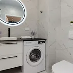 Praga Podskarbinska By Renters דירה