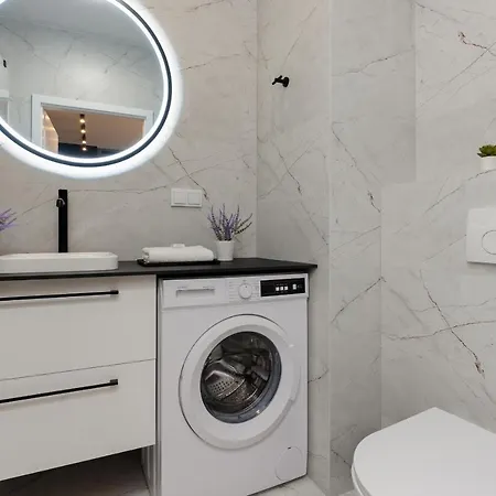 Praga With Parking Podskarbinska By Renters Apartment